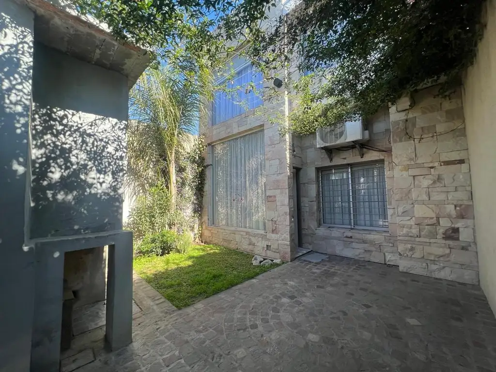 Casa 3 amb con cochera Berazategui Centro