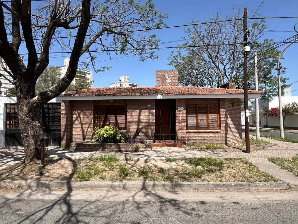 CASA TRES DORMITORIOS BARRIO TABLADA PARK