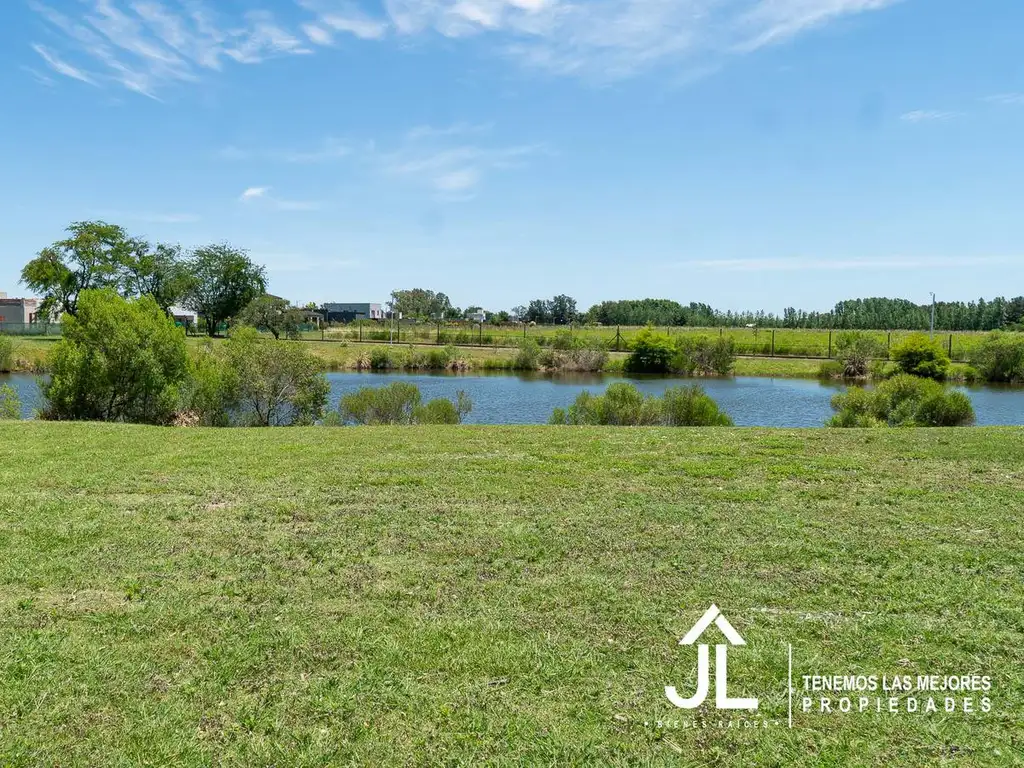 Terreno en venta frente a la laguna en Monet Barrio Privado Cardales, Campana