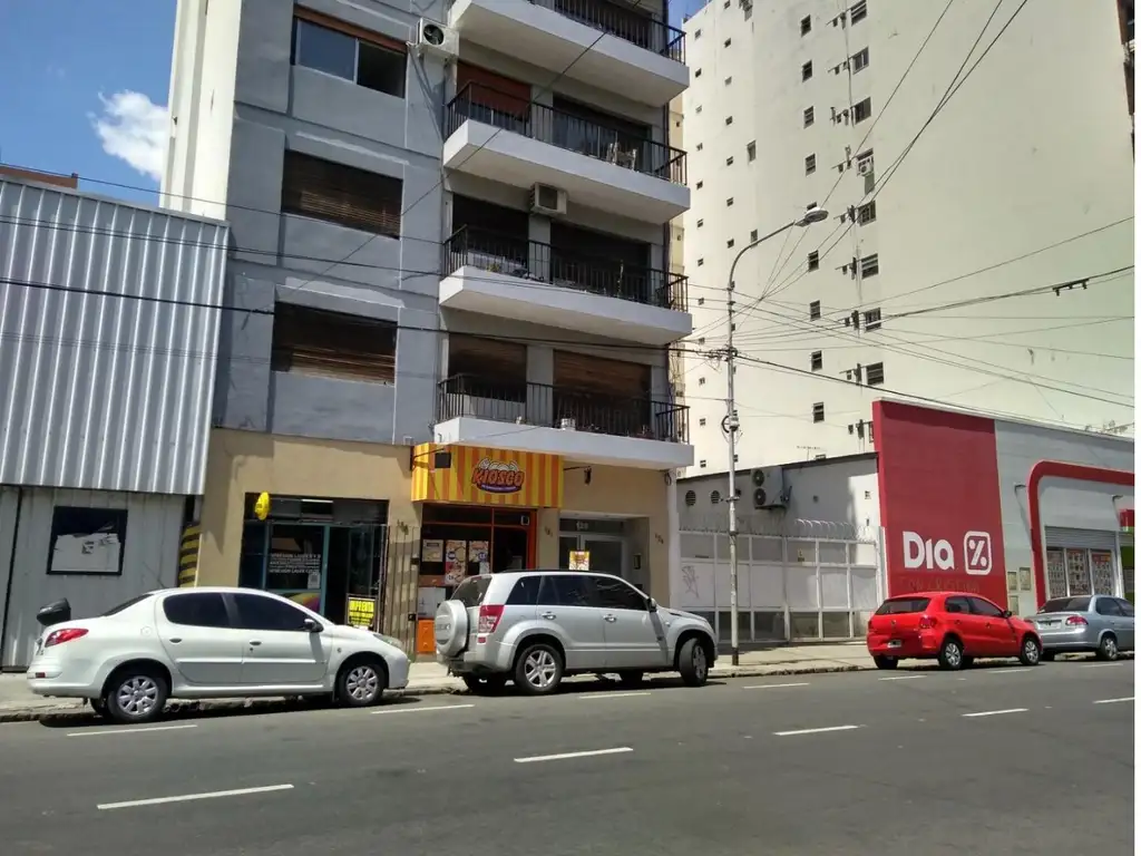 Depto. 2 amb. en Avellaneda Centro a mts. Pza. Alsina. Apto