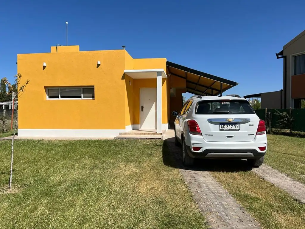 VENTA CASA 2 DORMITORIOS BARRIO CERRADO