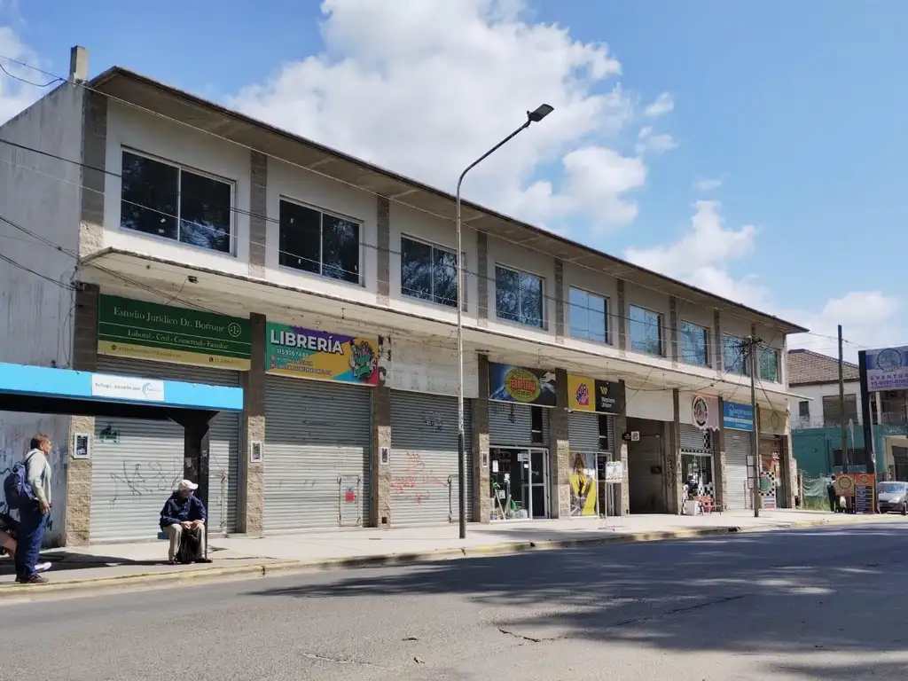 Excelente Local en alquiler. ¡Muy buena ubicación! sobre la calle Gonnet, Del Viso Centro.