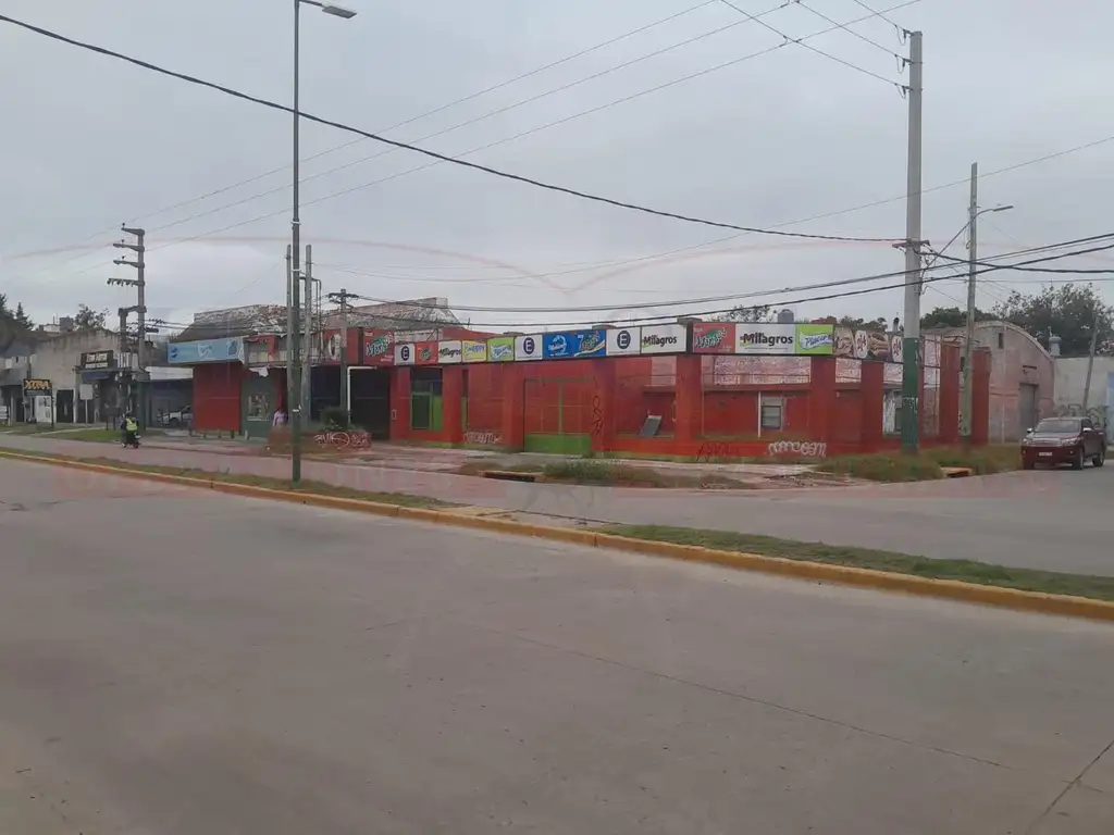 GALPÓN CON EXCELENTE UBICACIÓN EN ITUZAINGÓ