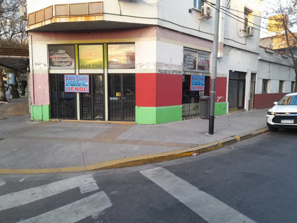 Local Comercial con Sótano en Esquina