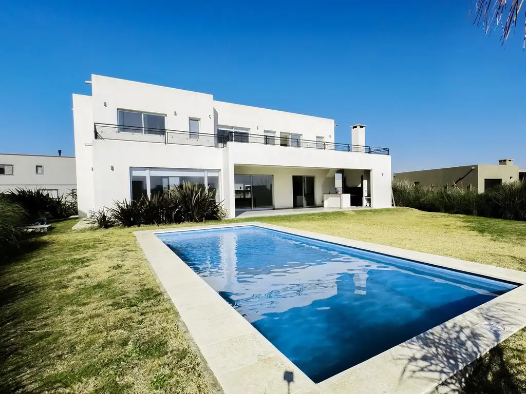 Casa en  venta A la Laguna San Sebastian