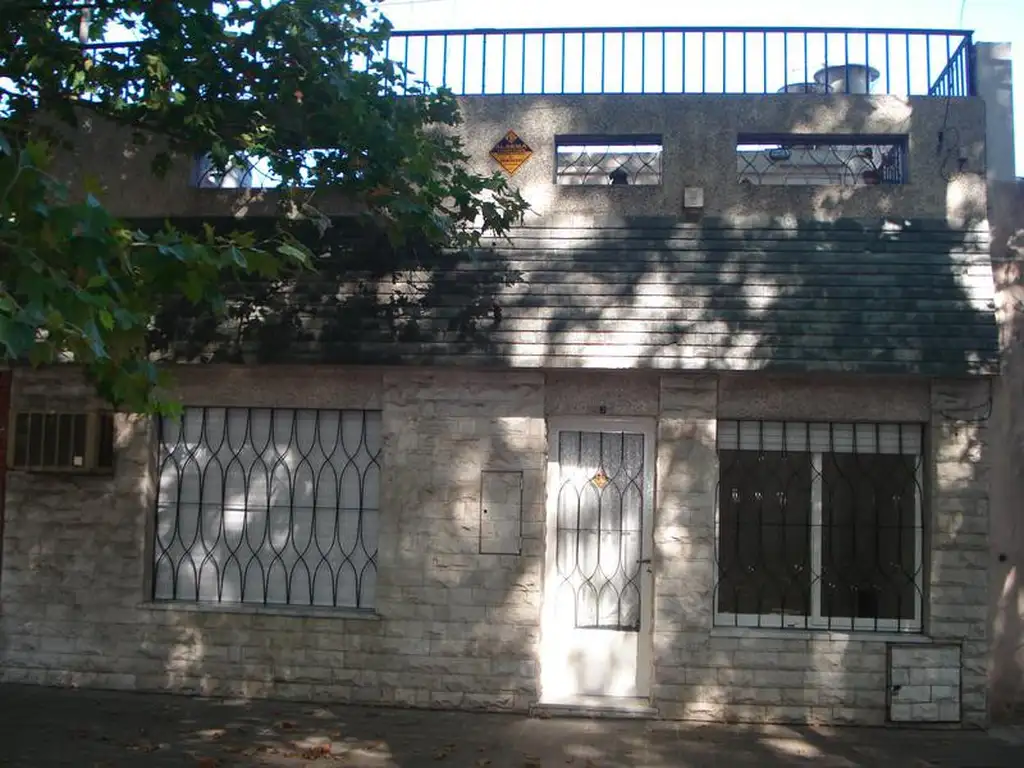 Venta - Casa 2  Dormitorios - Barrio Bella Vista