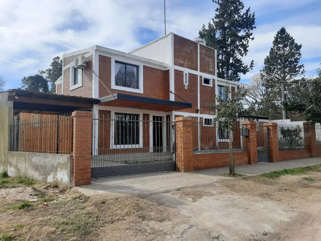 Casa a la venta en Comuna de San Roque. (C166)