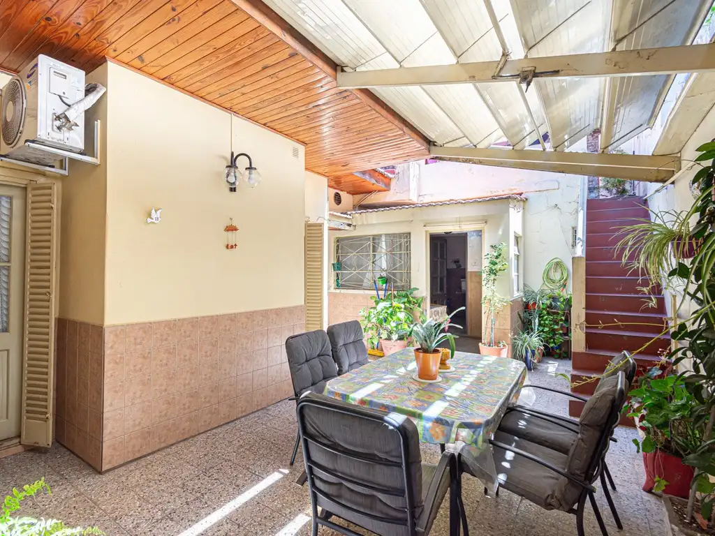 Casa Multifamiliar. Lote Propio. en Venta. Villa Urquiza.