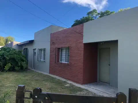 Casa en venta - 2 Dormitorios 1 Baño - Cocheras - 698Mts2 - Pipinas