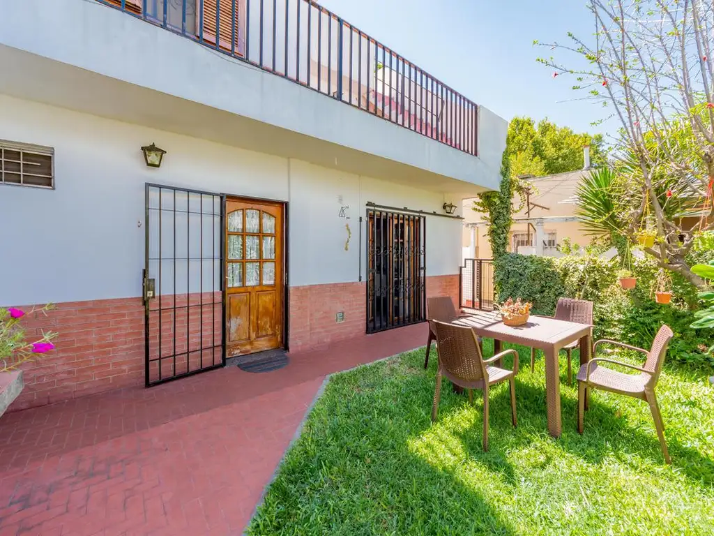 VENTA - Casa - Tres Dormitorios, Cochera y Patio - Tiro Suizo, Rosario