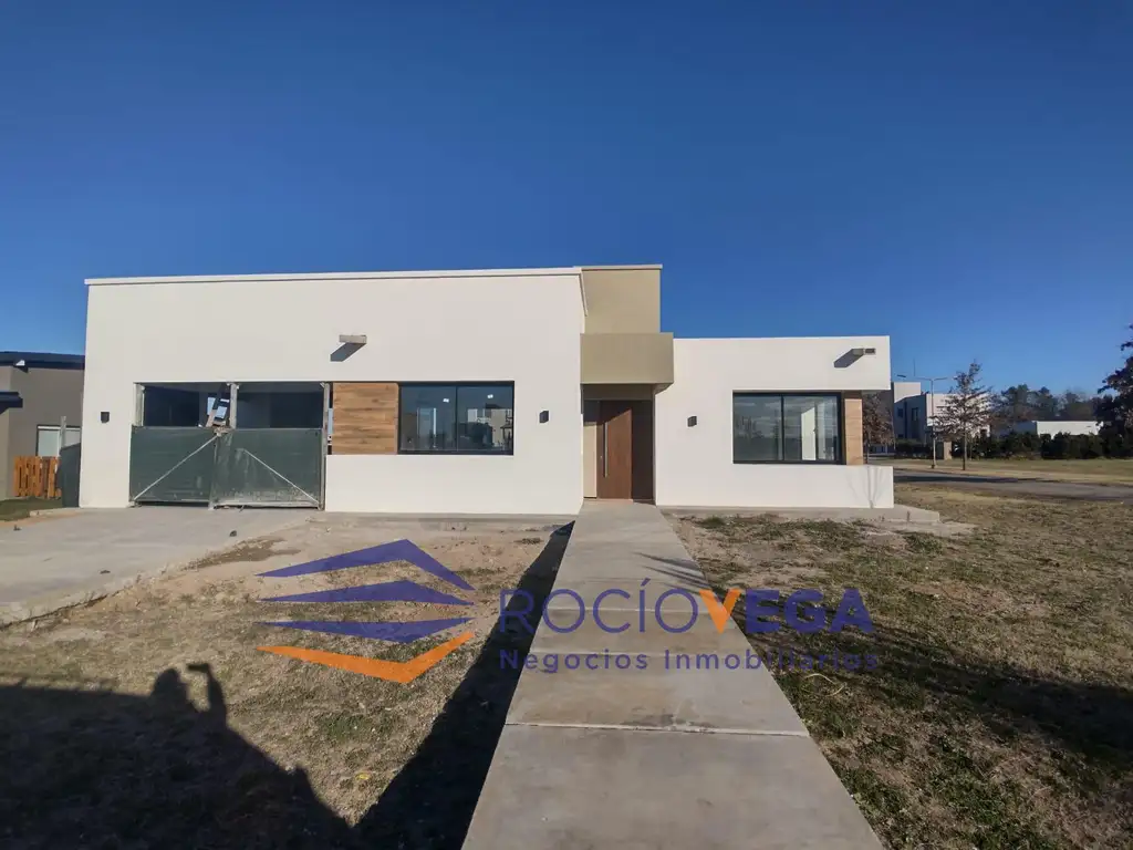 Casa en  venta en barrio cerrado  Los Juncos, Lujan