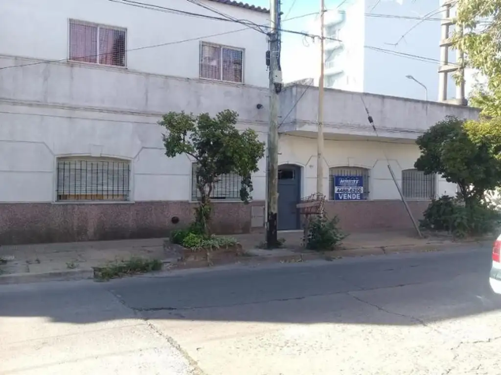 Casa ideal dos familias a mts Rivadavia