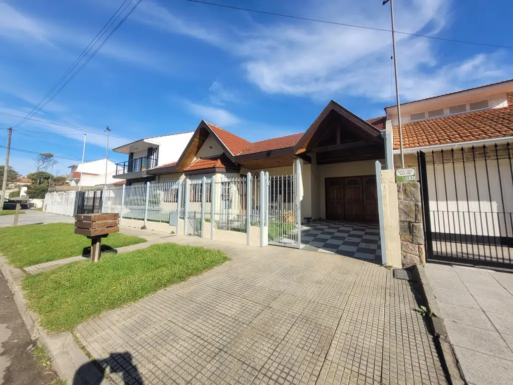 CHALET 6 AMBIENTES CON PARQUE PUNTA MOGOTES