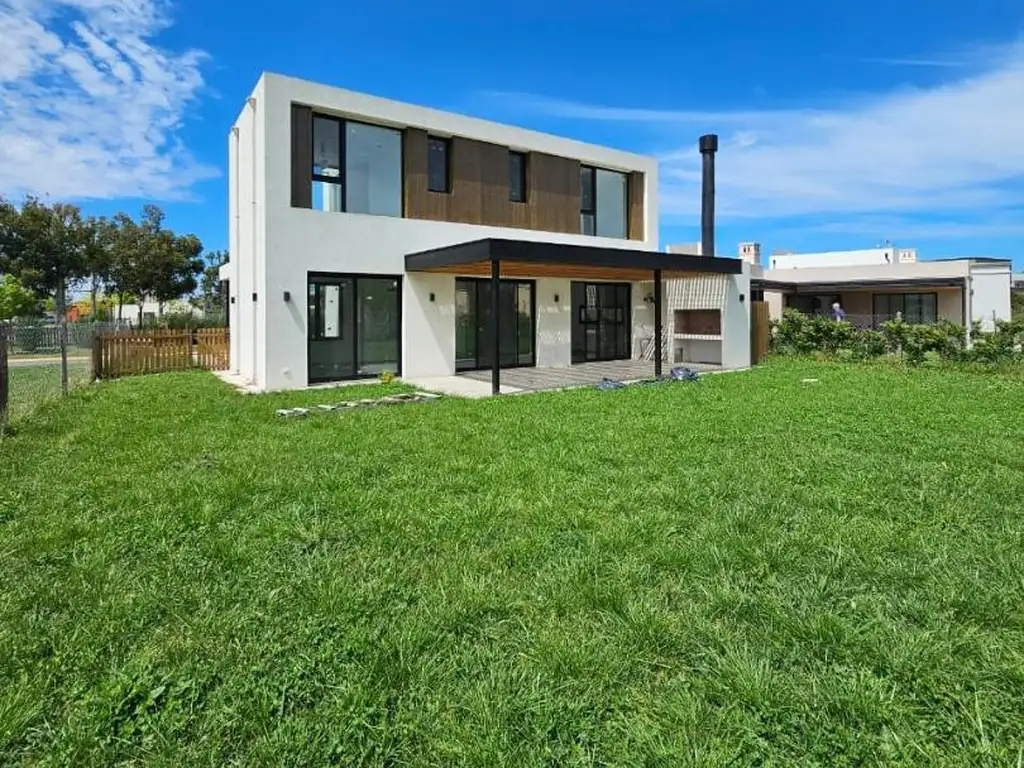 HERMOSA CASA A ESTRENAR EN SANTO TOMAS