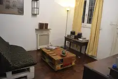 casa al frente con muy buena ubicación