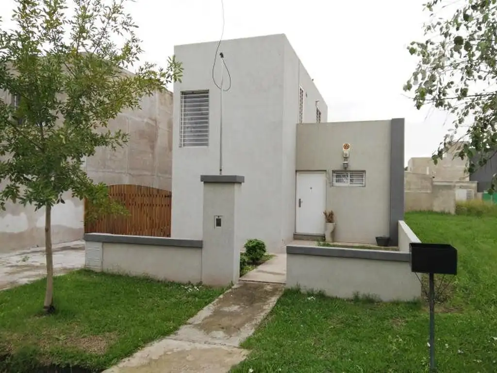 VENTA OPORTUNIDAD CASA ALVEAR