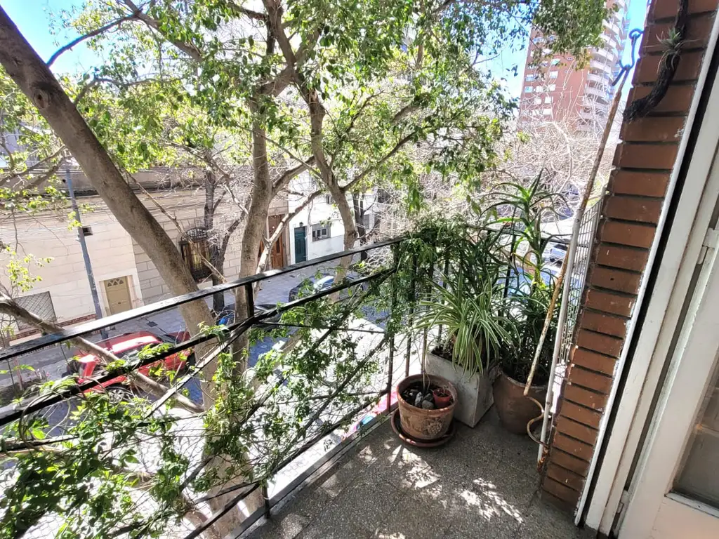 HERMOSO DEPARTAMENTO 2 AMBIENTES "Lezica 4368"  CON BALCÓN AL FRENTE