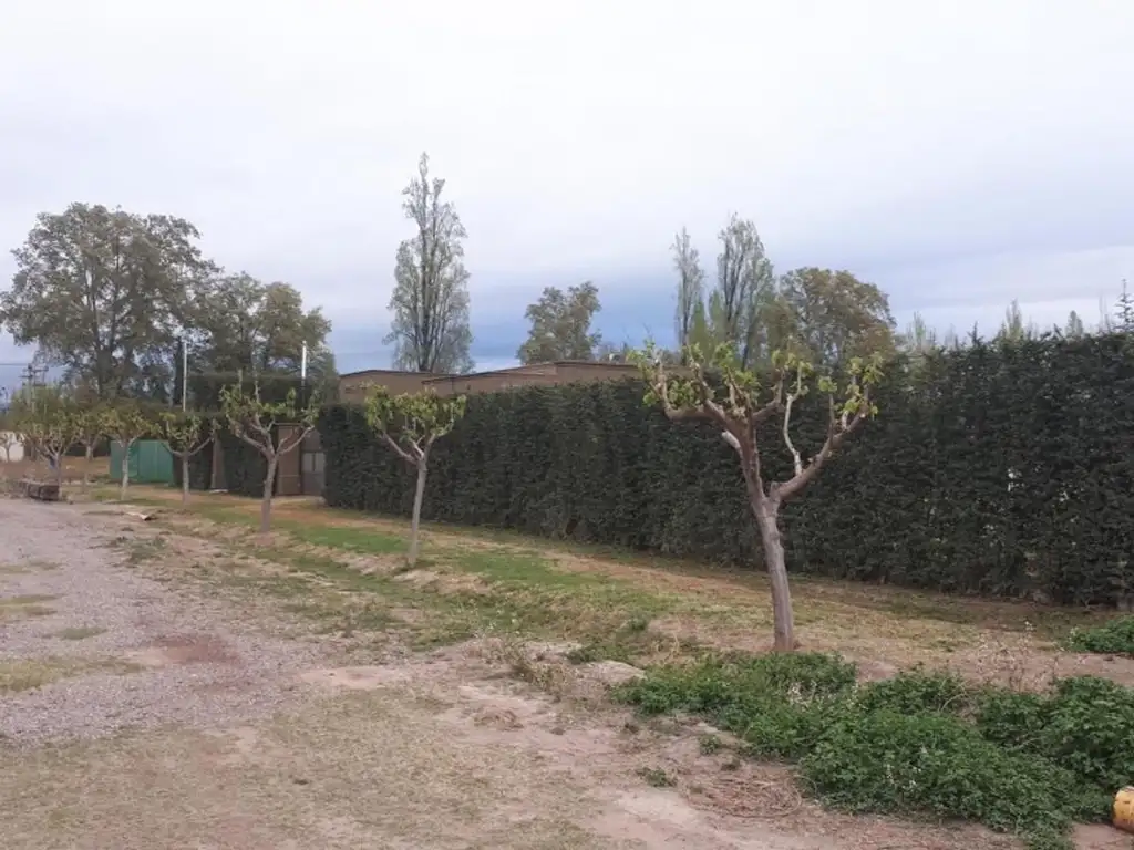 LOTES EN B° PRIVADO EN CHACRAS DE CORIA - 750 M2