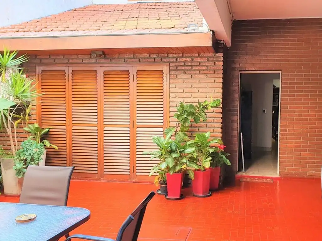 CASA 5 AMBIENTES CON 5 OFICINAS GGE PARA 2 AUTOS VENTA SAN MARTIN