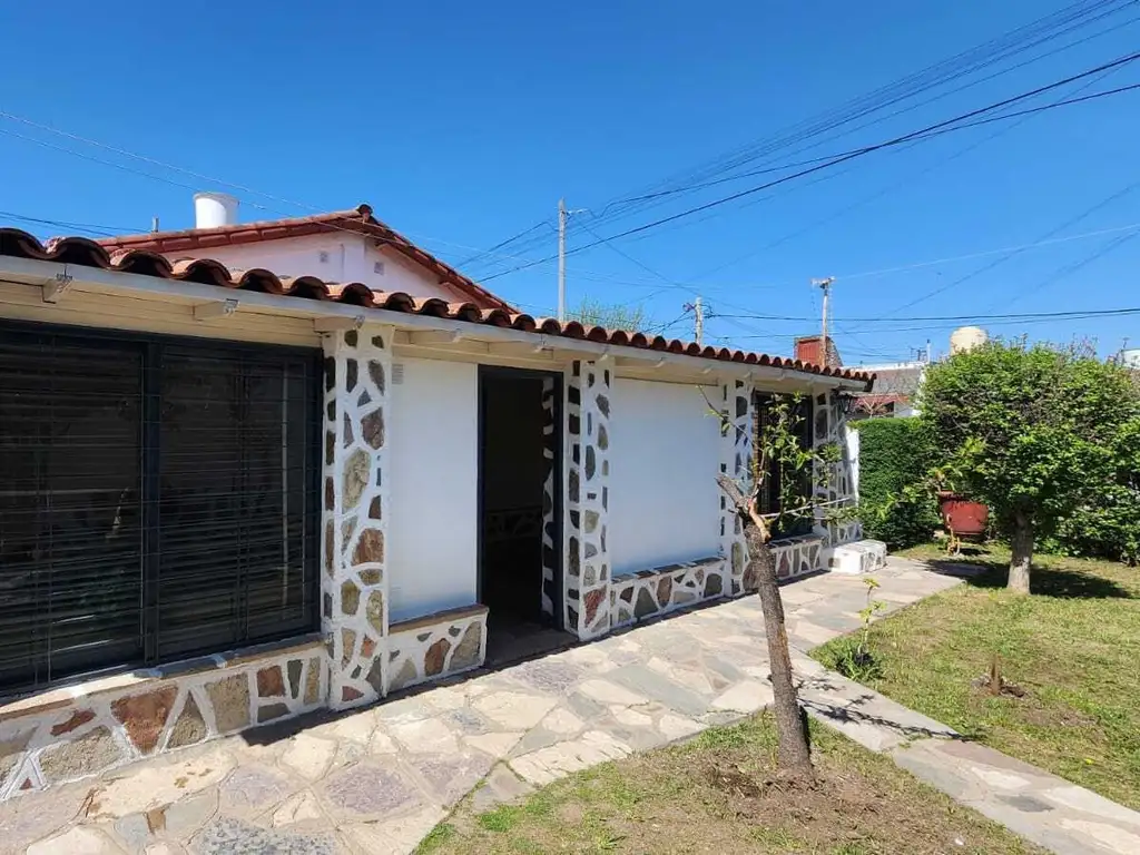 Casa  en Venta en Mariano Acosta, Merlo, G.B.A. Zona Oeste