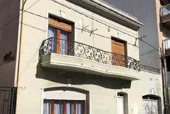 Casa en venta - 3 dormitorios 2 baños - 181 mts2 - La Plata