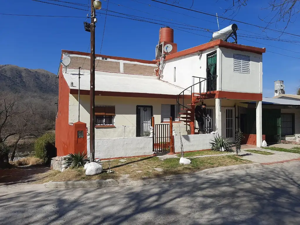 Casa mas departamento a la venta en Santa María de Punilla. (C161)