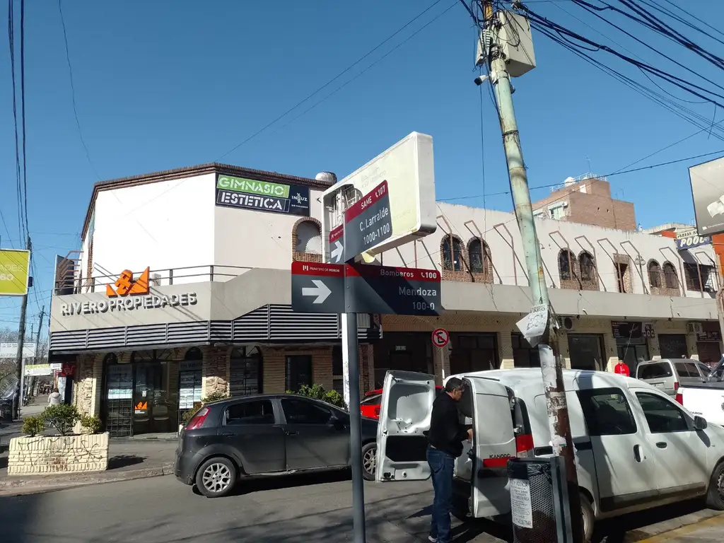 Local Comercial en Planta Alta de 600 mts² Moron Centro Lado Norte