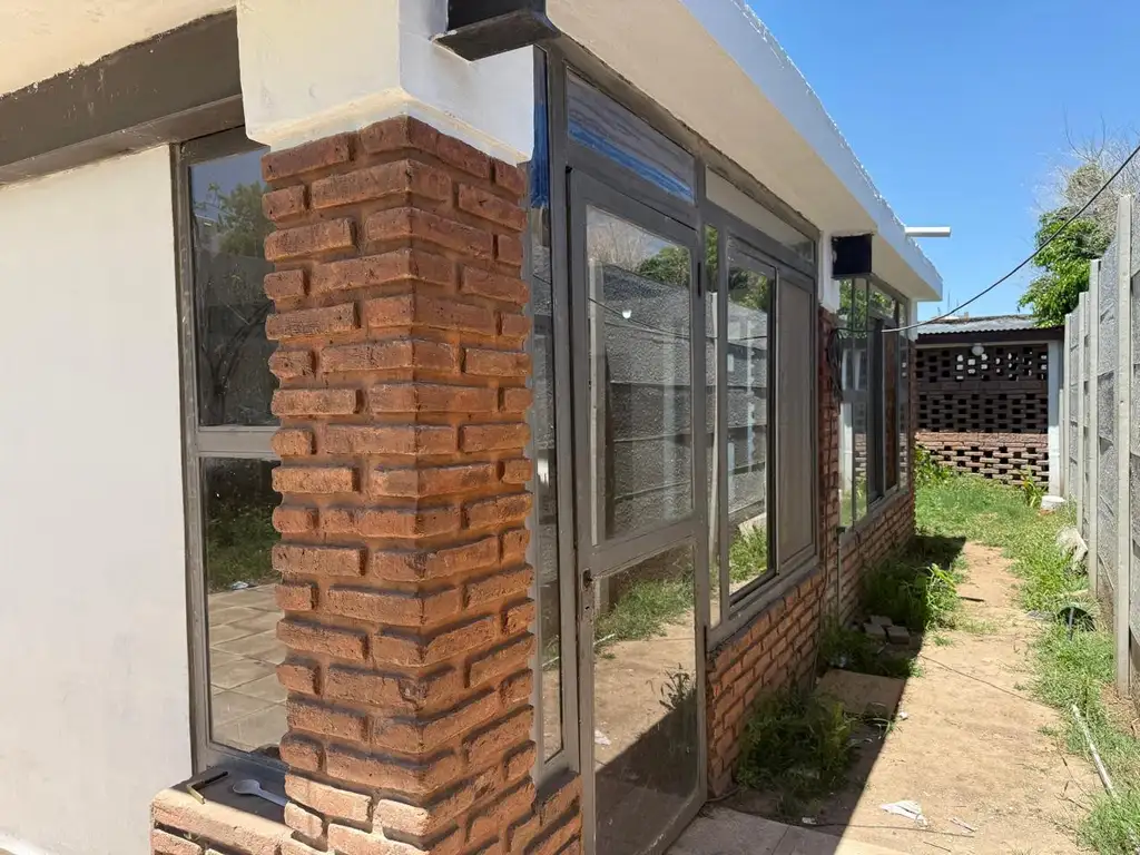 Alquilo casa de 2d en av Antartida Argentina al 2500, Zàrate