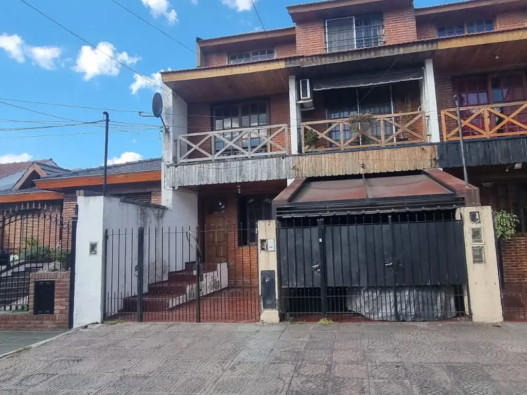 EN VENTA EN MARTIN CORONADO DUPLEX DE 4 AMBIENTES 2 BAÑOS - FICHA 10208