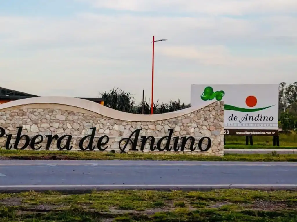 VENTA DE TERRENO EN BARRIO ABIERTO RESIDENCIAL RIBERA DE ANDINO