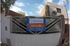 Vendo casa de dos dormitorios en Rincón de los Sauces con Es