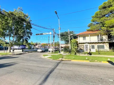 CASA - 5 AMB - ESQUINA COMERCIAL - PACHECO CENTRO