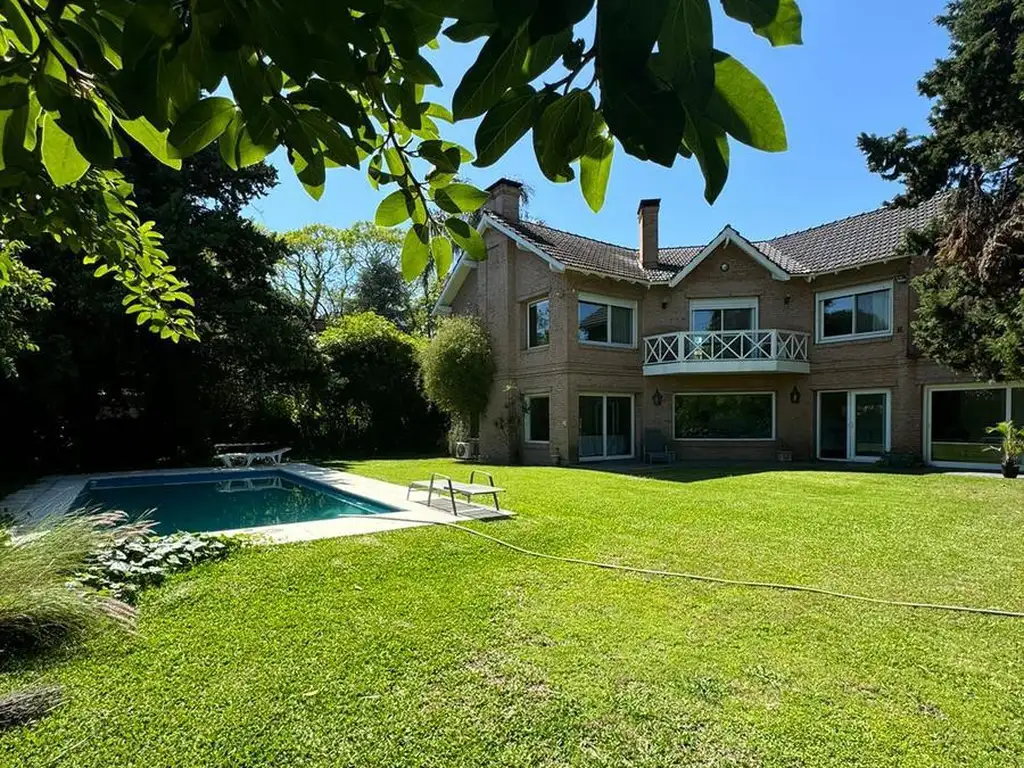 Casa en minibarrio privado Avellaneda y Segundo Fernandez