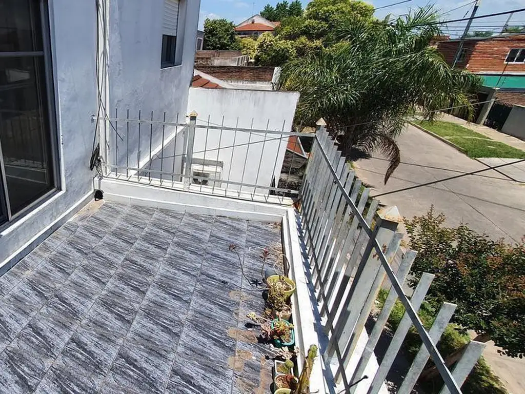 Venta PH  3 ambientes con balcon terraza y patio en Loma Hermosa