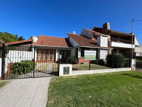 CHALET EN PLENO PUNTA MOGOTES A 4 CUADRAS DE LA COSTA Y A 2 DEL CENTRO DE MOGOTES !