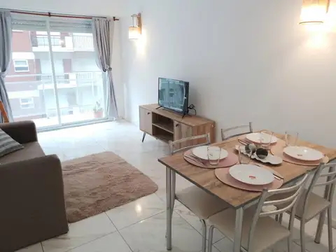 DEPARTAMENTO 2 AMBIENTES - AL FRENTE - PLAZA COLON - BALCON