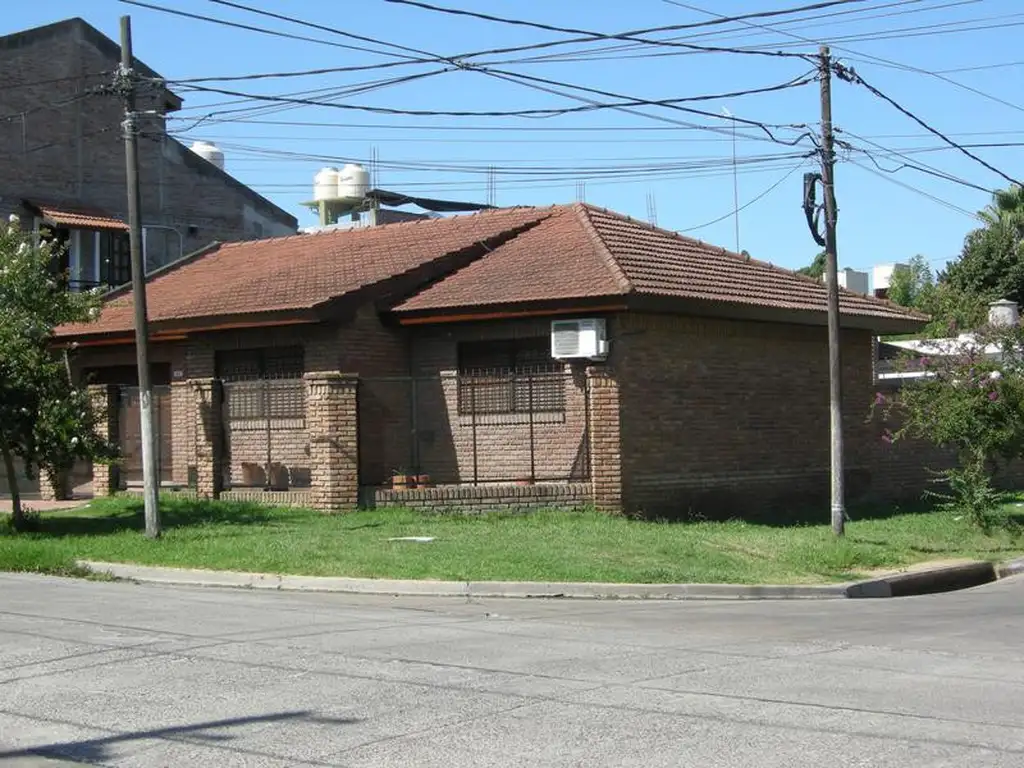 Impecable casa en  tranquilo barrio del centro de Escobar