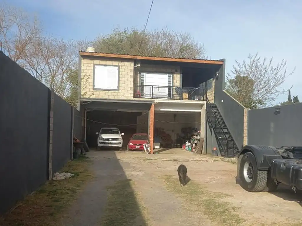 PERMUTA - CASA DE 3 AMBIENTES EN PRIMER PISO EN VENTA - MORON SUR