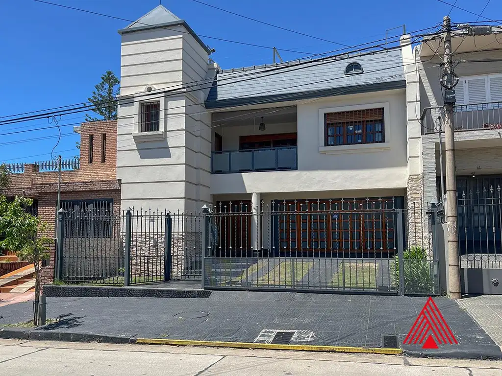 Casa de categoria en venta B Maipu 2da Sección