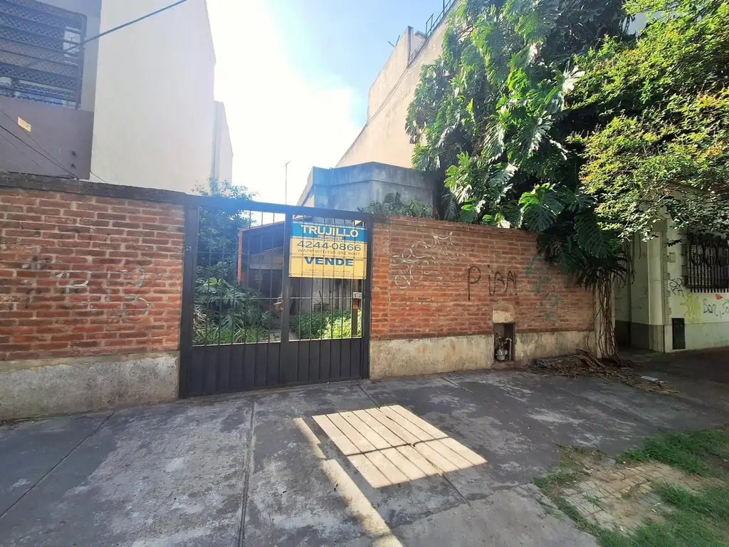 VENTA DE CASA 4 AMB LOTE CON AMPLITUD * A MTS DE LAS LOMITAS