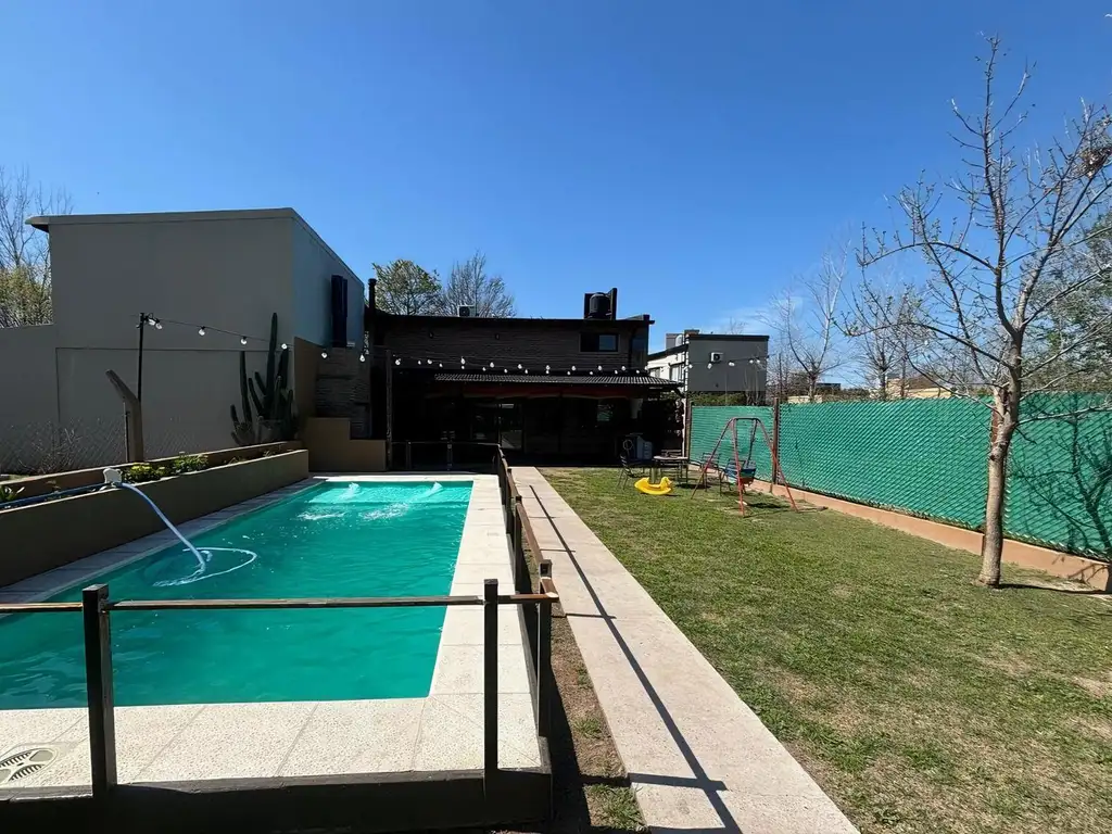 Venta Casa con piscina en Barrio Abierto Los Altos, Ibarlucea