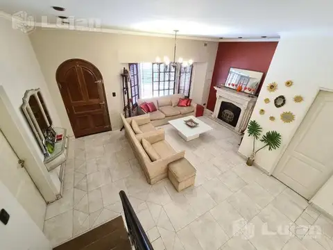 LINIERS Bº NAOM. F.CEFIRO 1900.CASA 5 AMB 2 PLANTAS COCHERA P/2 AUTOS. - Foto 0