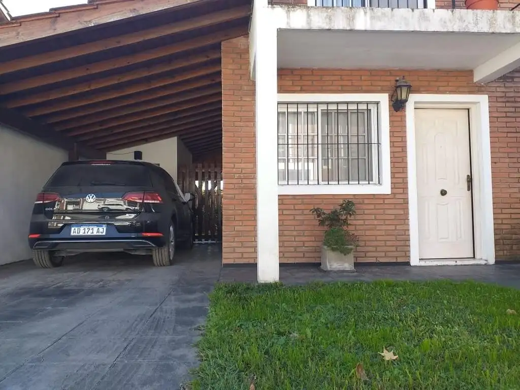 VENTA Duplex de dos dormitorios con jardin y cochera en Condominio en Pilar!