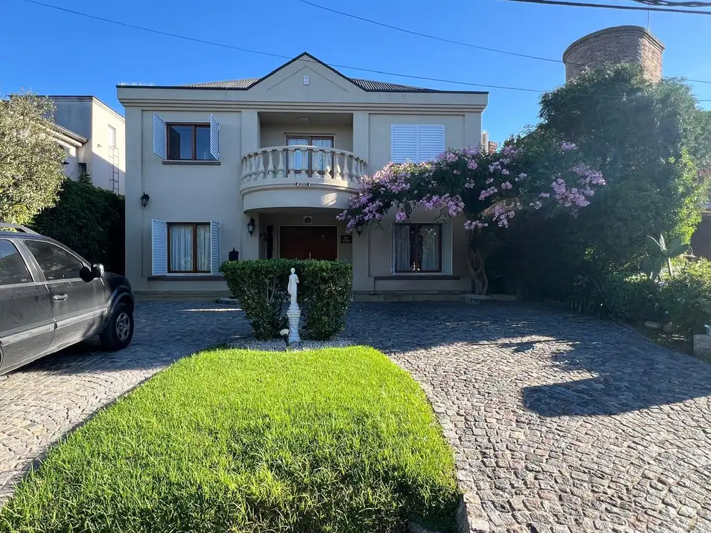 Casa en  venta de 5 ambientes en Country del Club del Banco Provincia