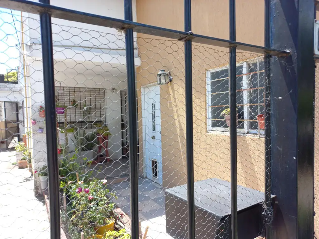 Casa en  venta 3amb con patio y terraza más depto 2amb