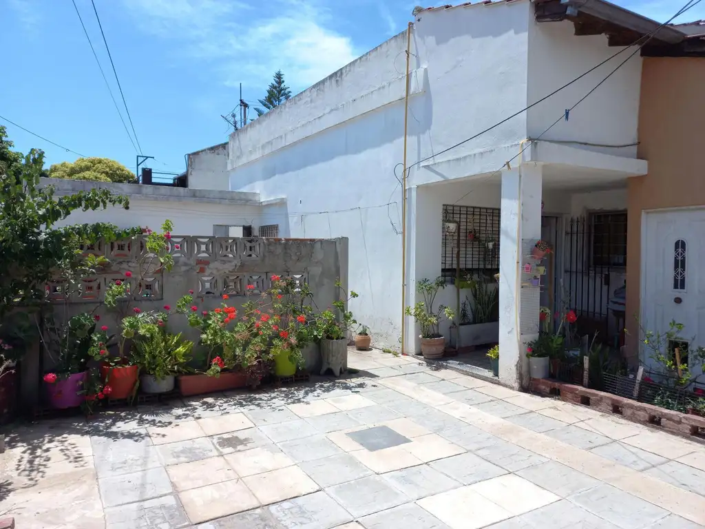 Casa en  venta 3amb con patio y terraza más depto 2amb