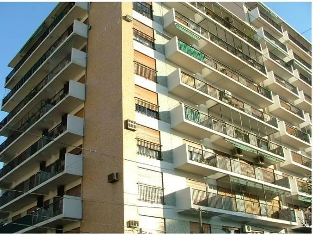 DEPARTAMENTO 2 AMBIENTES AL FRENTE CON BALCON