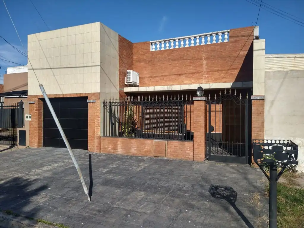 Casa - Venta - Argentina, Lanús - FORMOSA 1700