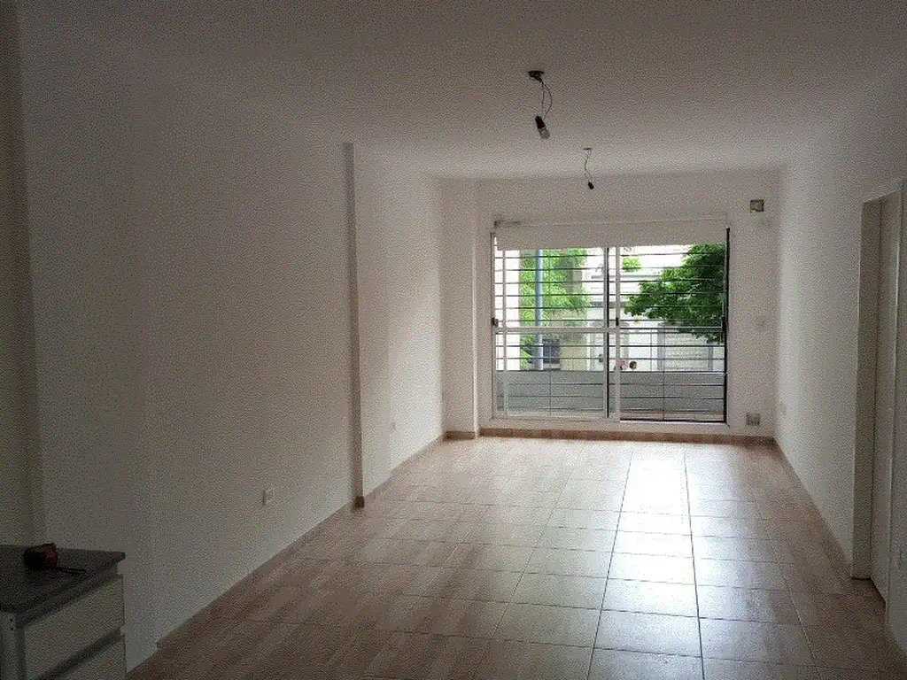 Hermoso monoambiente a estrenar, al frente con balcon y patio