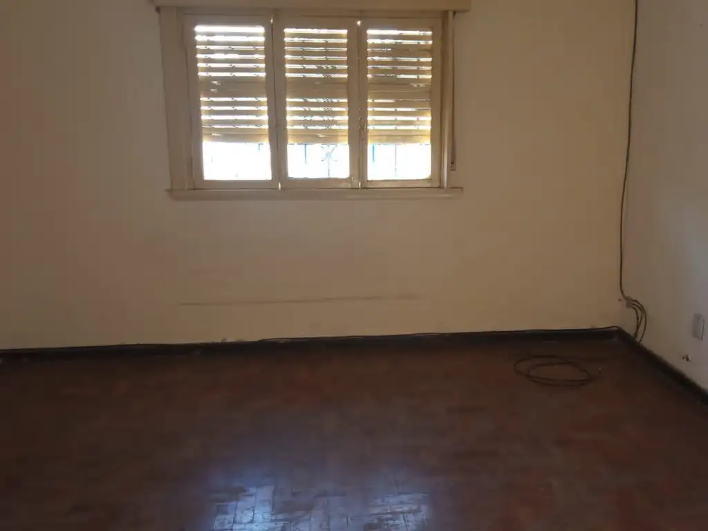 CASA EN VENTA DE 3 AMBIENTES.